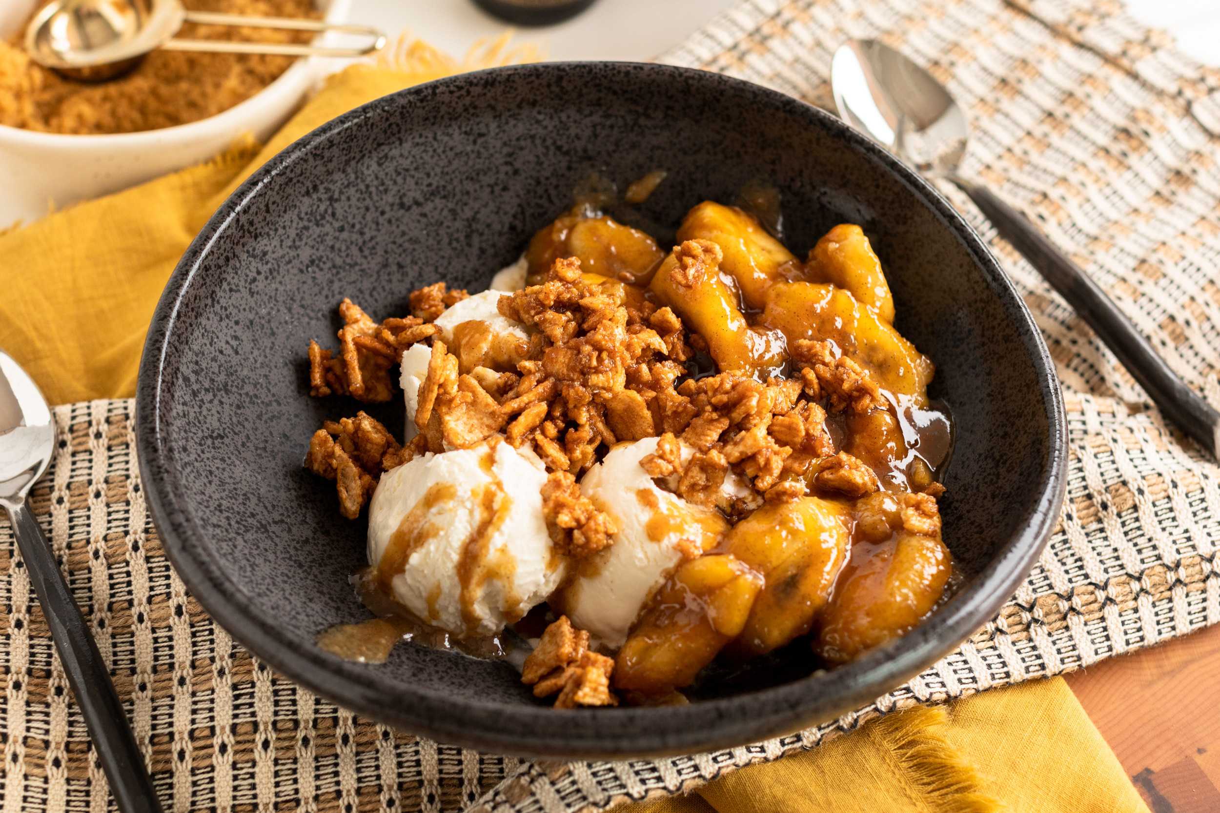 Bananas Foster with Cinnamon Toast Crunch Crumble
